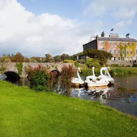 Woods & فندق ويستبورت