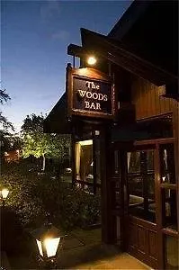 Woods & Отель